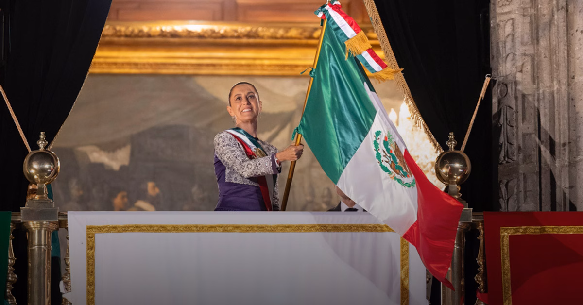 Articulo - Presidenta Claudia Sheinbaum ondea la bandera en el Zócalo; primera mujer en encabezar el Grito de Independencia