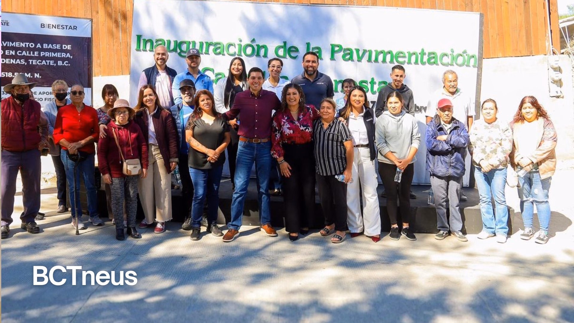 Articulo - Entrega Román Cota nueva calle pavimentada en Lázaro Cárdenas, Tecate