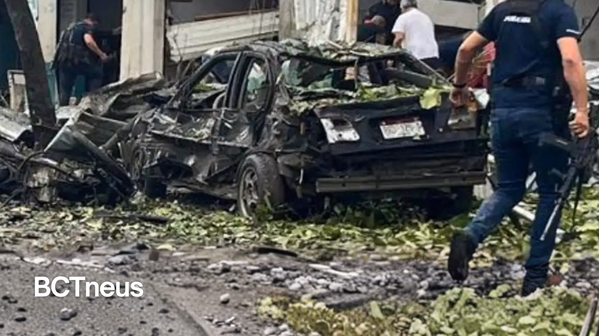 Articulo - Explosión de coche bomba deja tres muertos en Michoacán