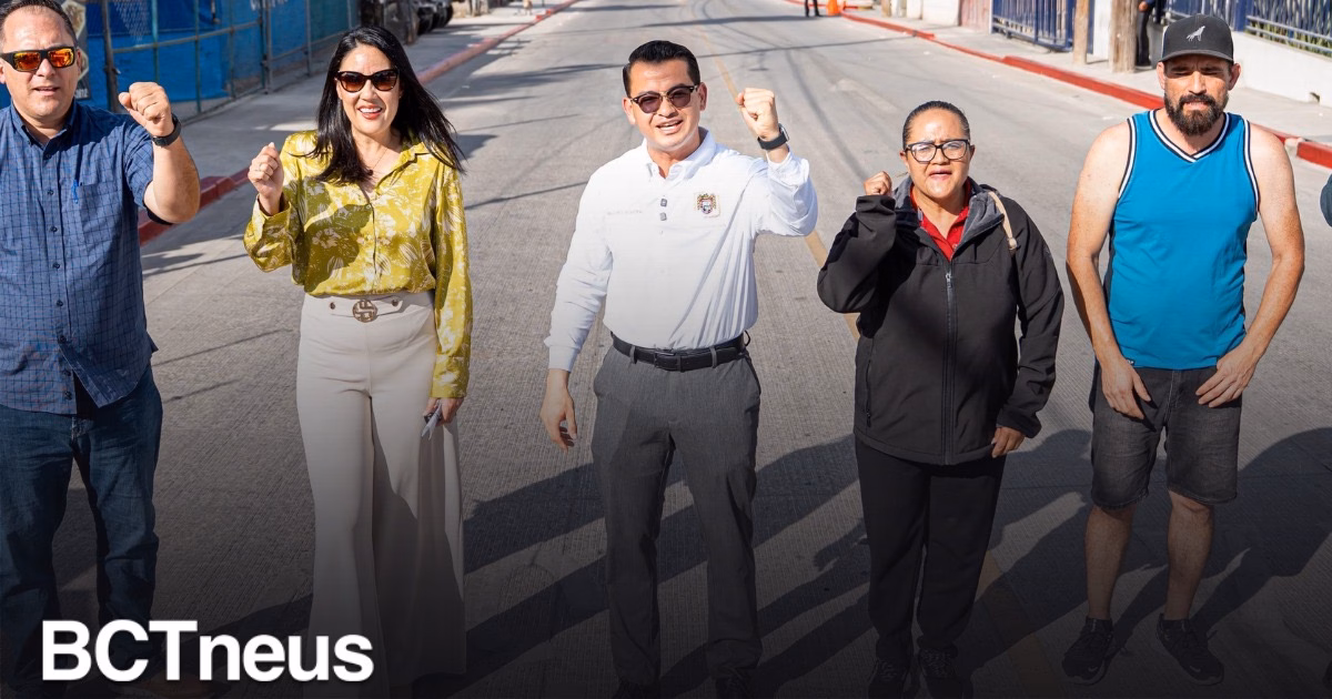 Articulo - Alcalde Abdiel encabeza la entrega de nueva calle  en La Gloria con inversión de más de 7 millones de pesos