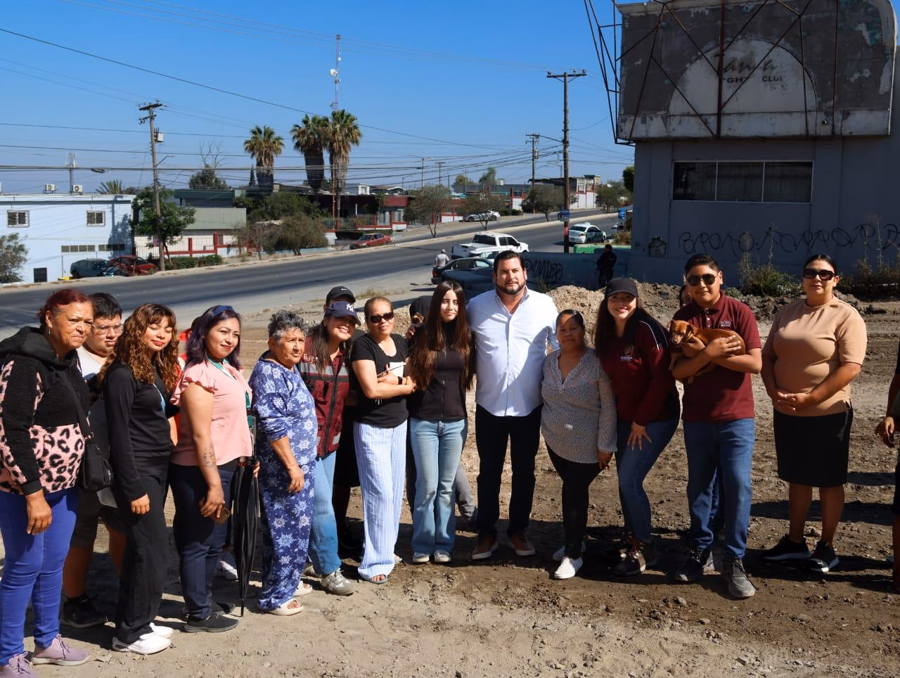 Articulo - Ismael Burgueño supervisa limpieza en Zona Este de Tijuana