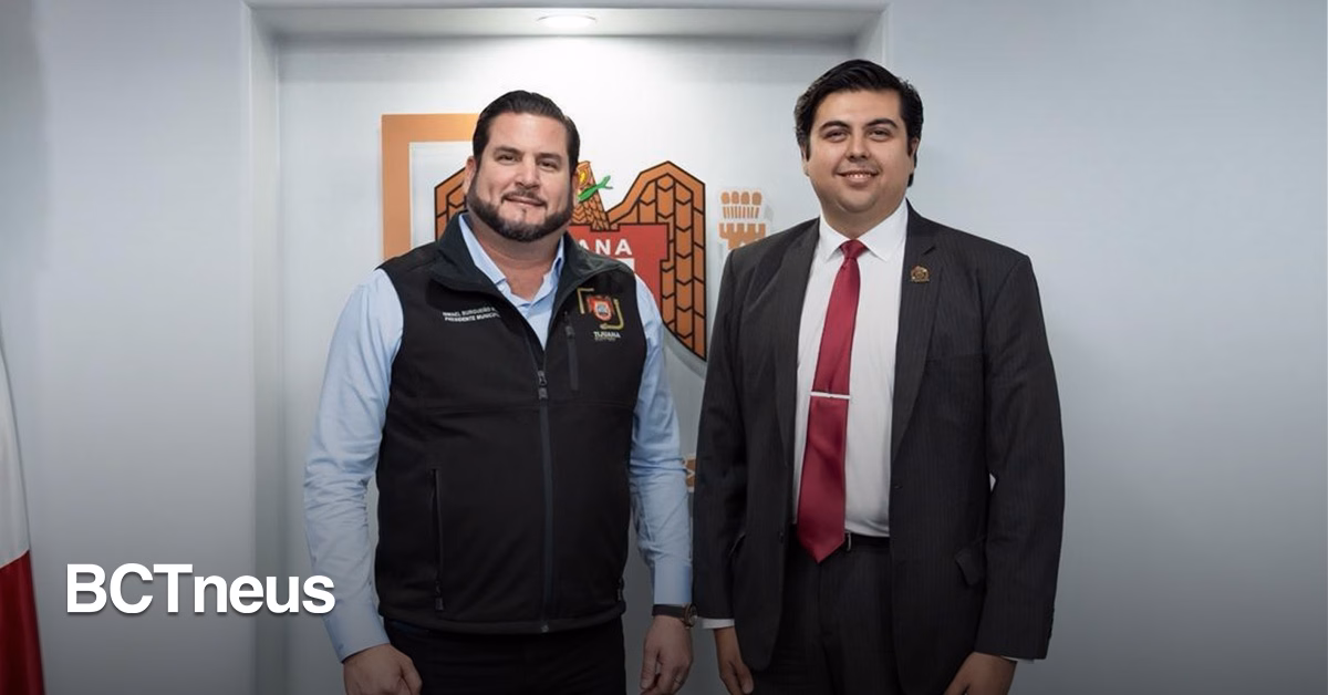 Articulo - Burgueño toma protesta a Christian Ponce, nuevo director de IMJUV