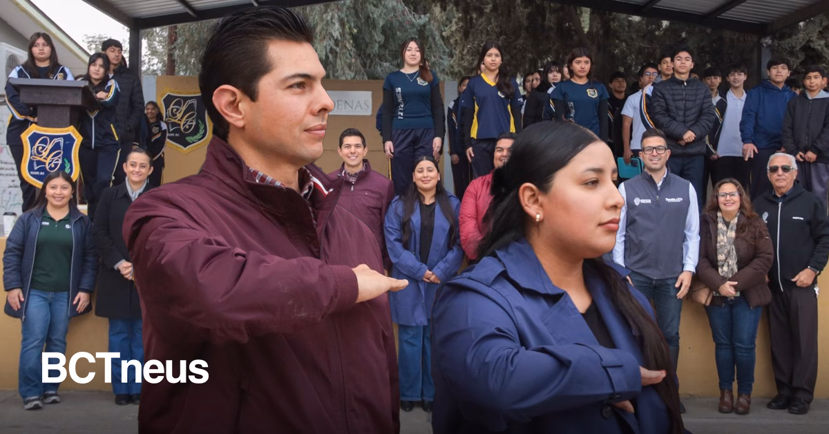 Articulo - Román Cota encabeza Lunes Cívico en Secundaria de Tecate