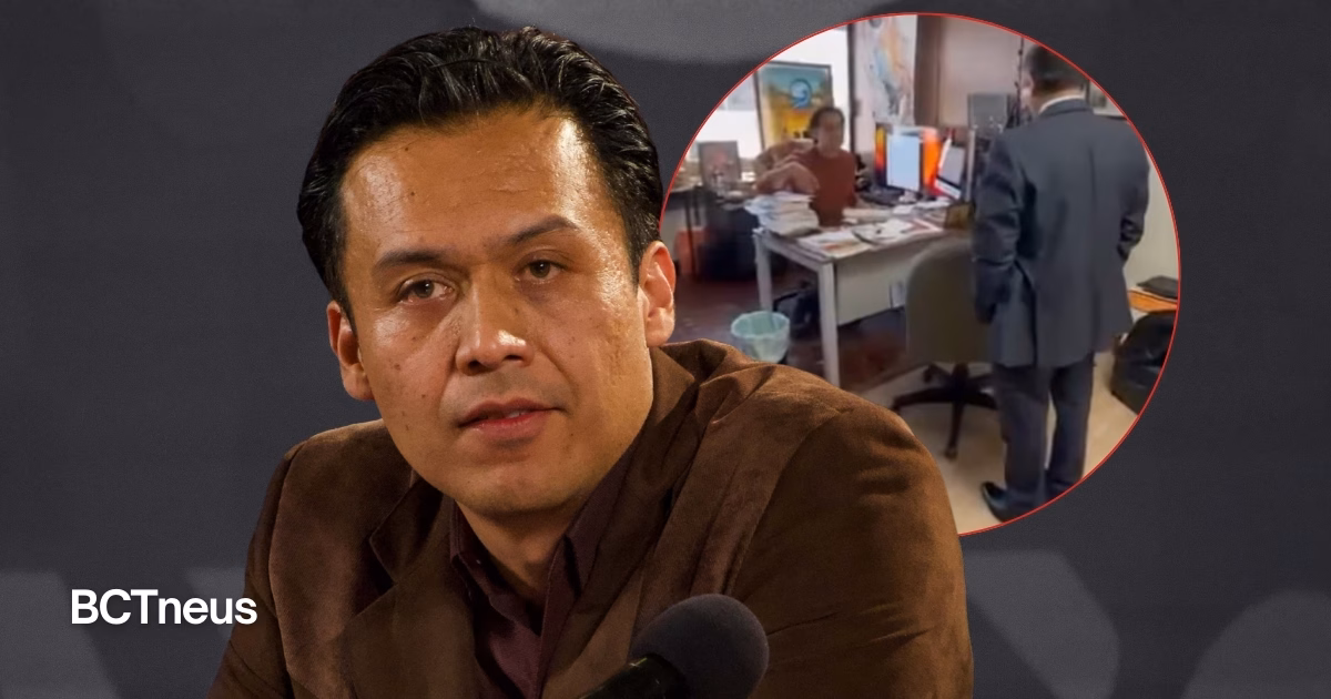 Articulo - Marx Arriaga cumple 72 horas atrincherado en oficina de la SEP tras su despido