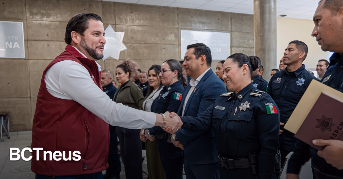 Articulo - Entrega Ismael Burgueño Ruiz bono anual a mil 823 policías municipales activos