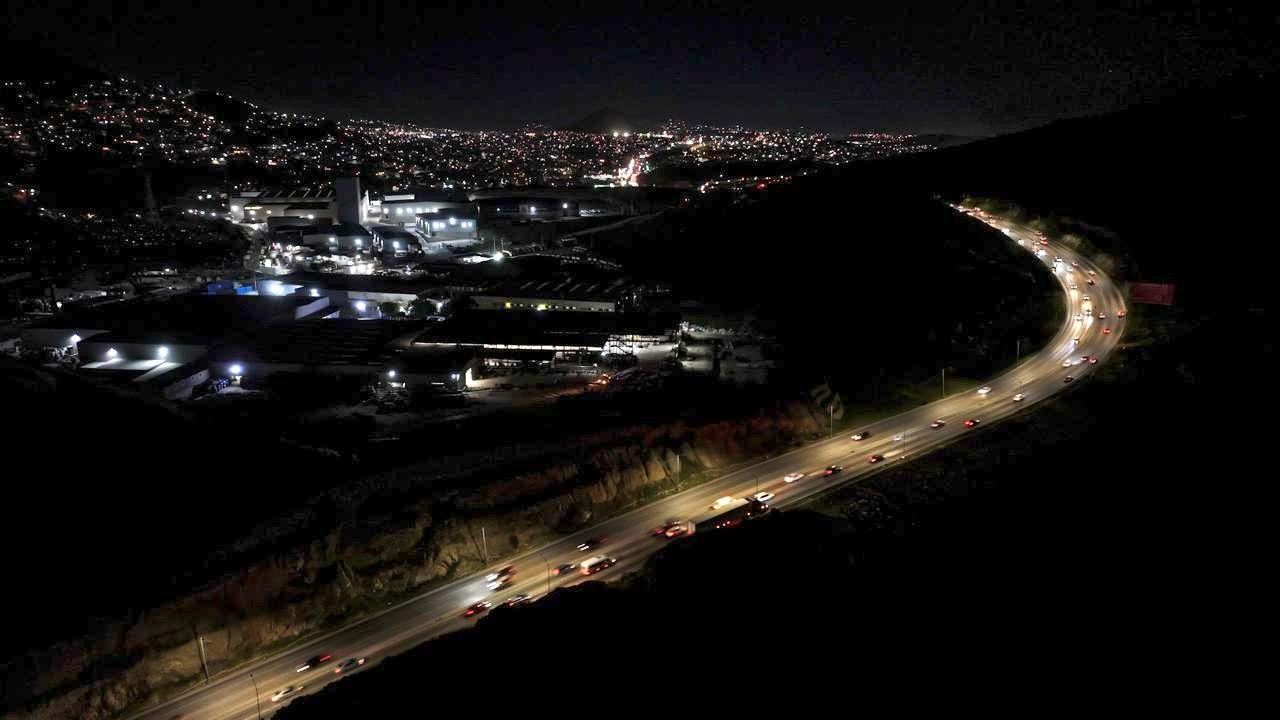 ILUMINAR EL ESPACIO PÚBLICO PARA GOBERNAR: LOS SENDEROS SEGUROS DE ISMAEL BURGUEÑO