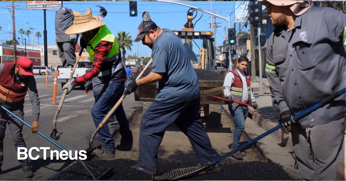 Articulo - Avanza XXV Ayuntamiento de Tijuana con programa de bacheo en distintas delegaciones de la ciudad