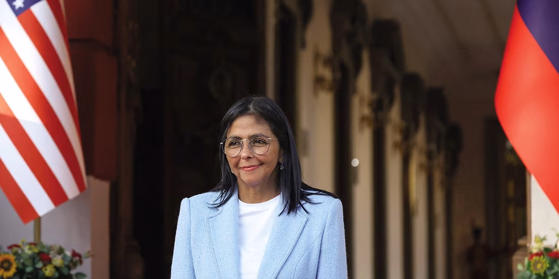 Articulo - Delcy Rodríguez destituye a ministro de Defensa tras más de una década en el cargo