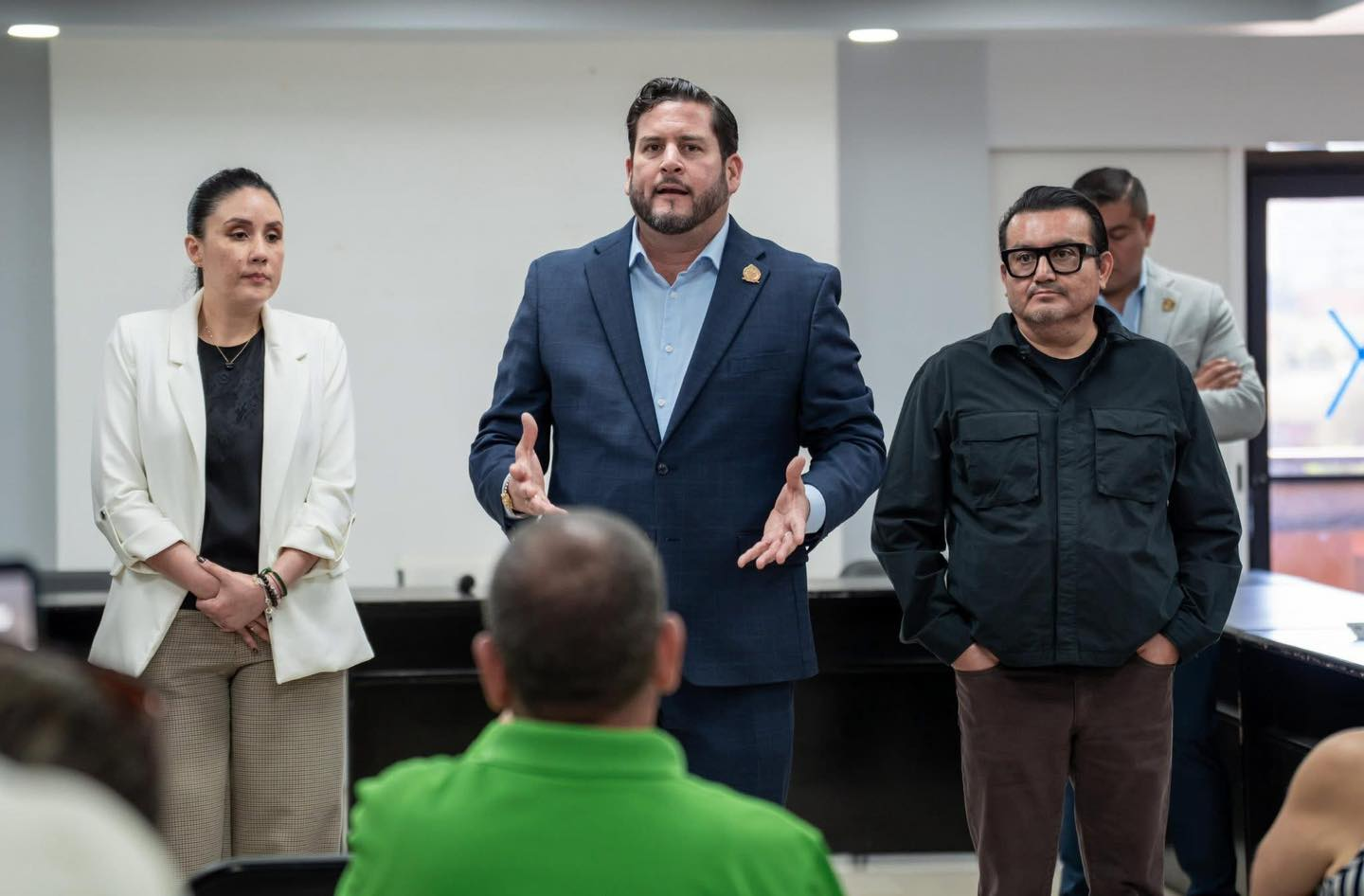 BURGUEÑO EN SANTA FE: CONTROLAR Y GOBERNAR LA PRESIÓN SOCIAL