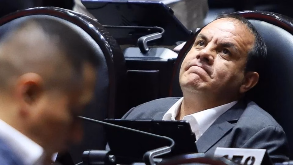 Articulo - Cuauhtémoc Blanco será multado por circular sin placas en el Estadio Azteca