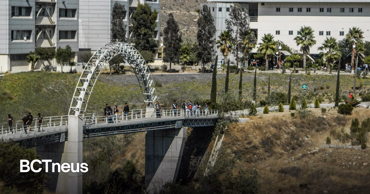 Articulo - ¡Cimarrones rostizados! Estudiantes de UABC toman clases con calor de hasta 40 °C