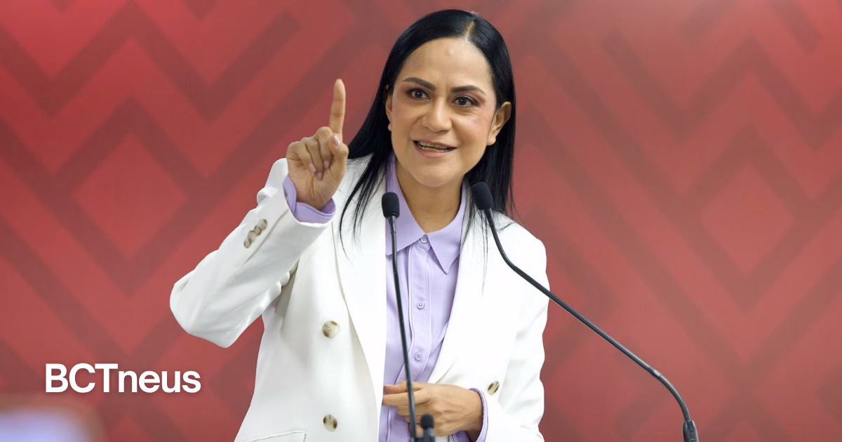 Articulo - Ariadna Montiel expone a Calderón y Fox tras foro de derecha: los llama “usurpador” y “gran traidor”