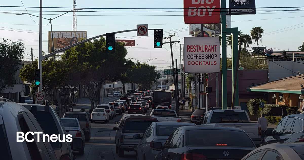 Articulo - Apagones azotan a Tijuana; reportan semáforos y comercios con fallas eléctricas en Bulevar Agua Caliente
