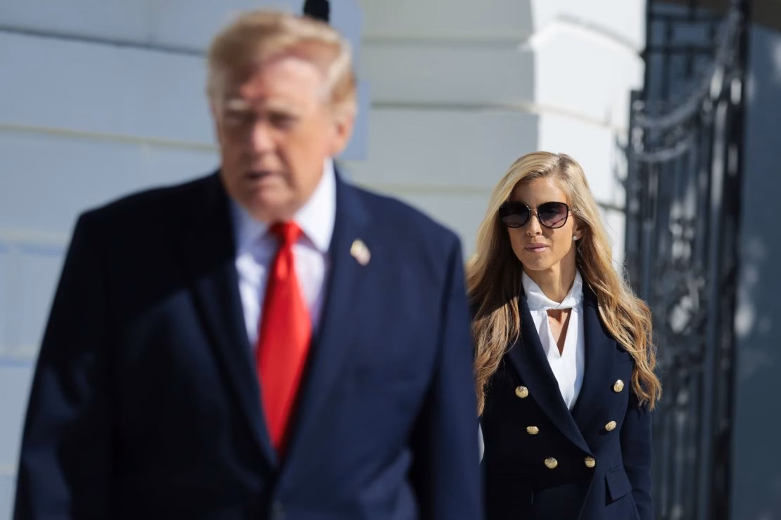 Articulo - Katie Zacharia deja la portavocía de Trump tras una semana en el cargo y las críticas por su debut